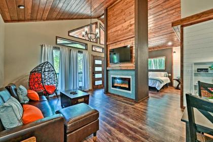 Modern Couples Retreat with Fire Pit and BBQ! - image 4