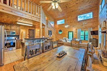 Picturesque Broken Bow Cabin Hot Tub and Deck! - image 11