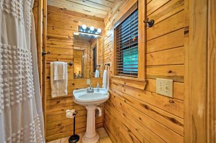 Picturesque Broken Bow Cabin Hot Tub and Deck! - image 13