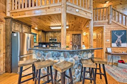 Picturesque Broken Bow Cabin Hot Tub and Deck! - image 8