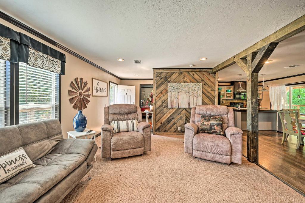 Pet-Friendly Broken Bow Home with Private Pool! - image 2