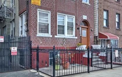 Two Bedroom Apartment - North East Bronx - image 2