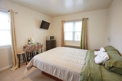 STUDIO&ONE BEDROOM APARTMENTS - image 15