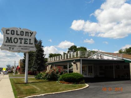 Colony Motel - image 14