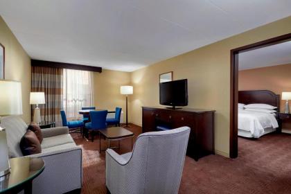 Sheraton Milwaukee Brookfield - image 14