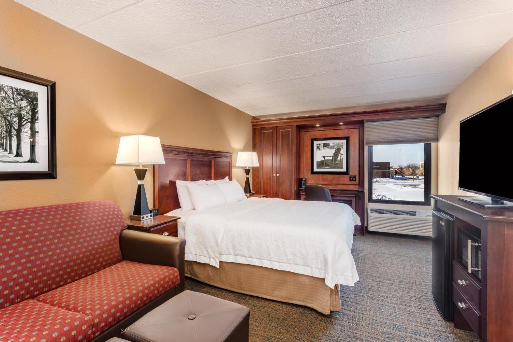 Hampton Inn Milwaukee Brookfield - main image