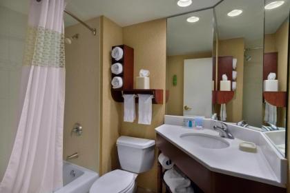 Hampton Inn Milwaukee Brookfield - image 11