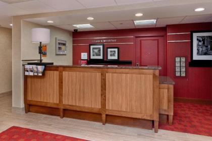 Hampton Inn Milwaukee Brookfield - image 12