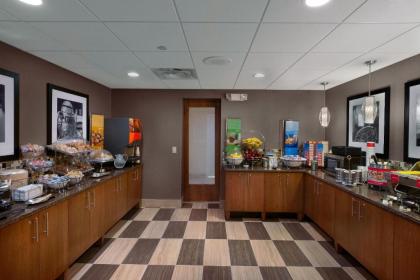 Hampton Inn Milwaukee Brookfield - image 18