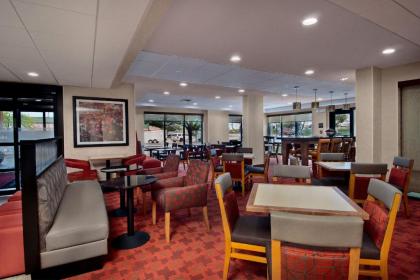 Hampton Inn Milwaukee Brookfield - image 19