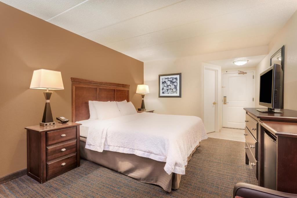 Hampton Inn Milwaukee Brookfield - image 7