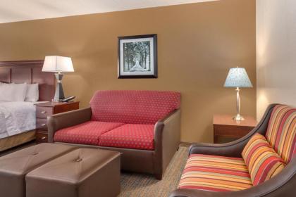 Hampton Inn Milwaukee Brookfield - image 8