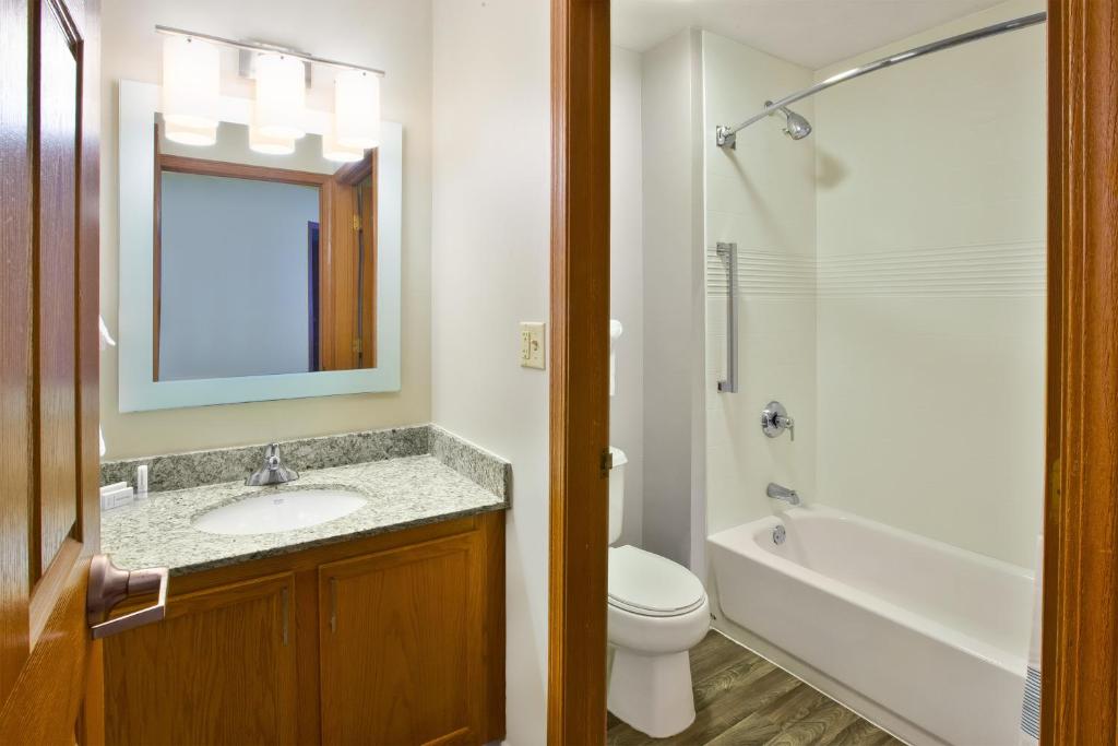 TownePlace Suites by Marriott Brookfield - image 2