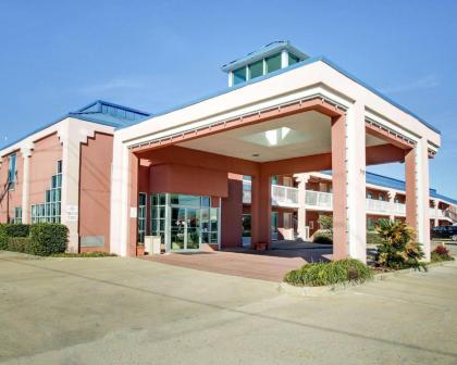 Quality Inn Brookhaven - image 1