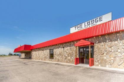 Econo Lodge Inn & Suites Brookings - image 12