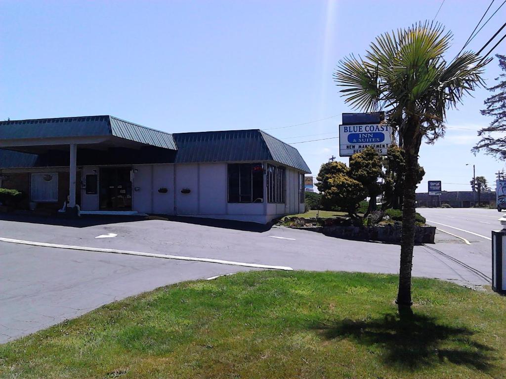 Blue Coast Inn & Suites - image 2