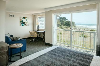 Beachfront Inn - image 5