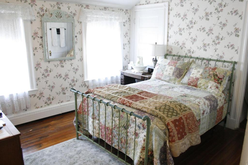 The Coolidge Corner Guest House: A Brookline Bed and Breakfast - main image