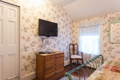 The Coolidge Corner Guest House: A Brookline Bed and Breakfast - image 13