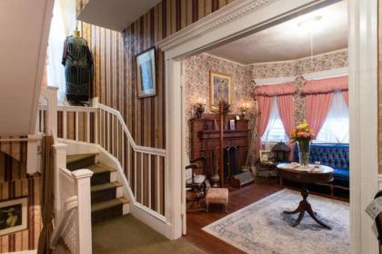 The Coolidge Corner Guest House: A Brookline Bed and Breakfast - image 5