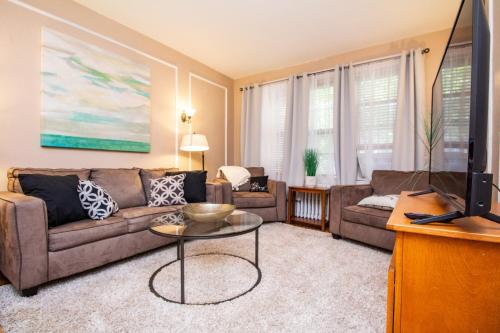 Spacious 1st Floor 2Bed w/ In-Unit Laundry MBTA - main image