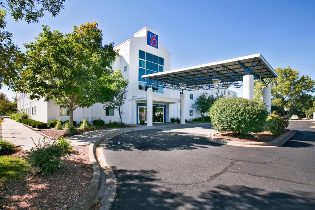 Motel 6-Brooklyn Center MN - Minneapolis - main image