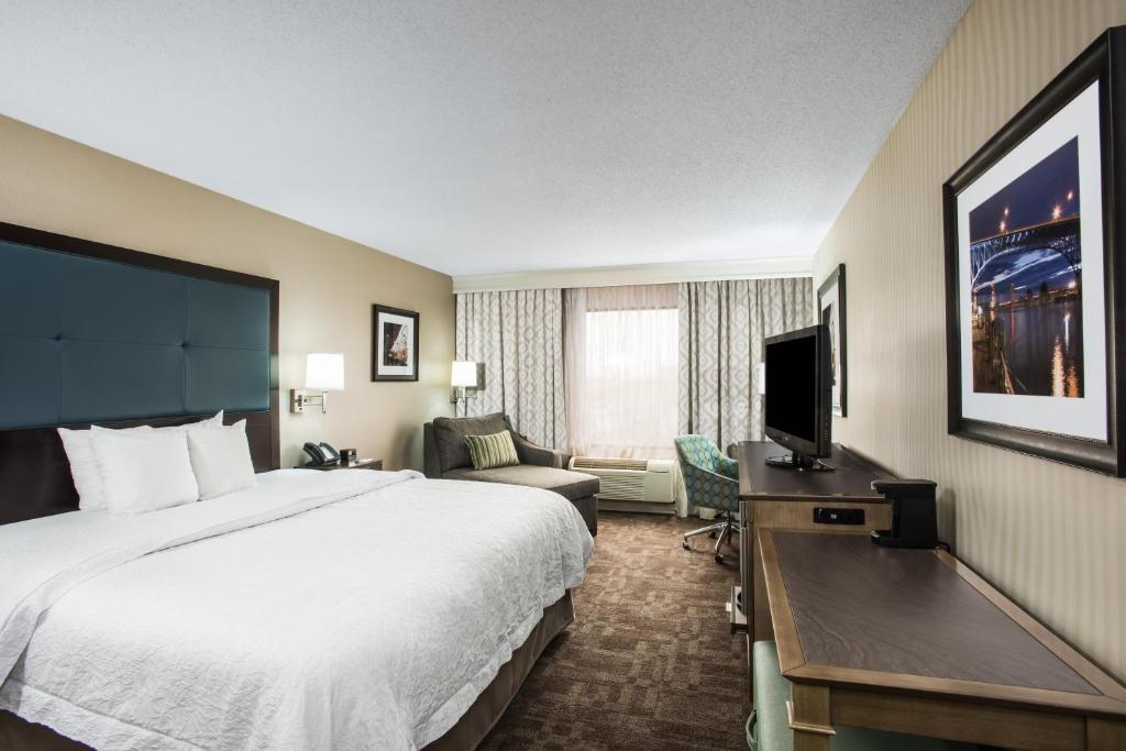 Hampton Inn Cleveland-Airport/Tiedeman Road - image 2