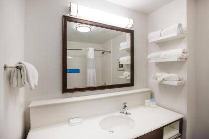 Hampton Inn Cleveland-Airport/Tiedeman Road - image 5