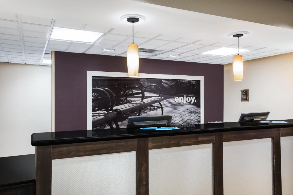 Hampton Inn Cleveland-Airport/Tiedeman Road - image 6