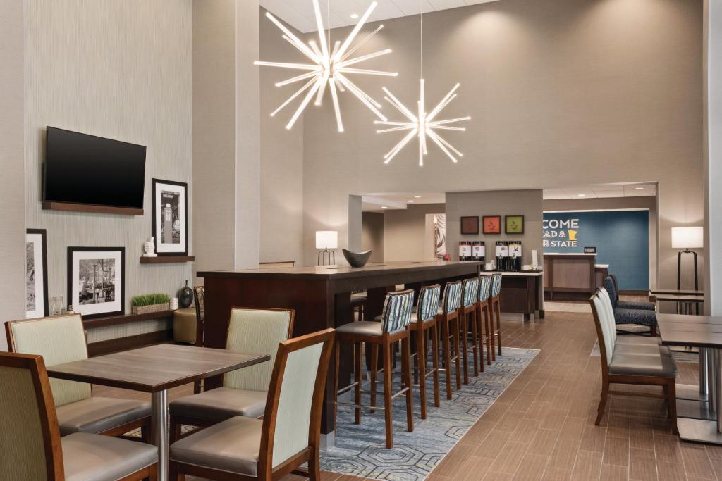 Hampton Inn Brooklyn Park - image 7