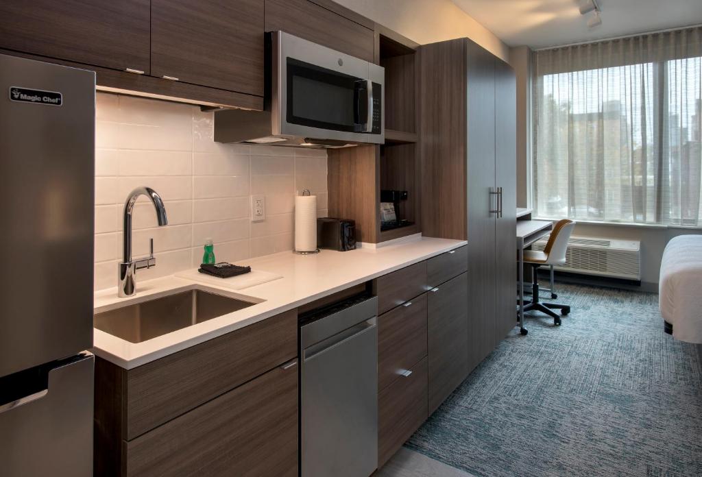 TownePlace Suites by Marriott New York Brooklyn - image 6