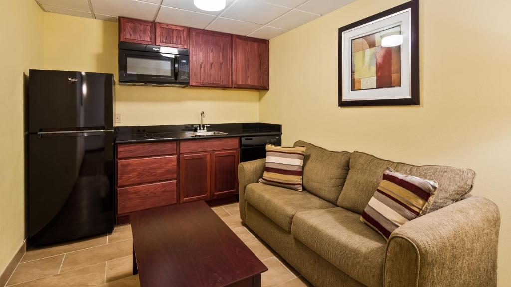 Best Western Airport Inn & Suites Cleveland - image 7