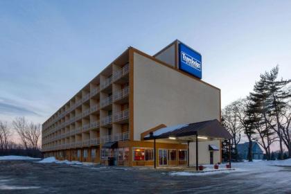 Travelodge by Wyndham Cleveland Airport - image 14