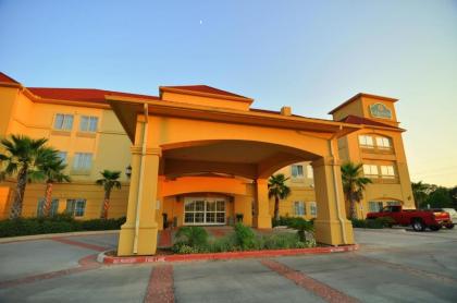 La Quinta Inn & Suites by Wyndham Brookshire - image 12