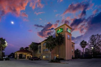 La Quinta Inn & Suites by Wyndham Brookshire - image 13