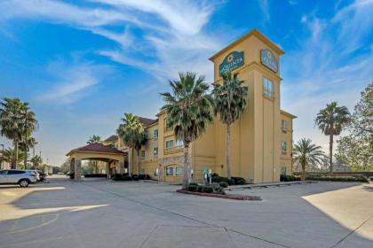 La Quinta Inn & Suites by Wyndham Brookshire - image 14