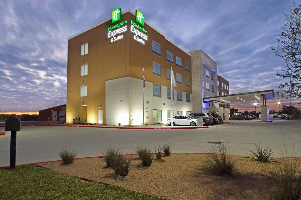 Holiday Inn Express & Suites - Brookshire - Katy Freeway an IHG Hotel - main image