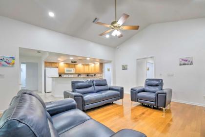 Brooksville Home with Lanai 15 Min to Dtwn! - image 5