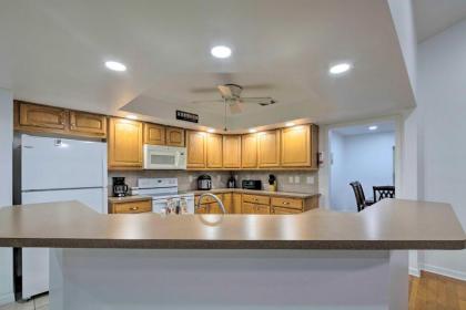 Brooksville Home with Lanai 15 Min to Dtwn! - image 6