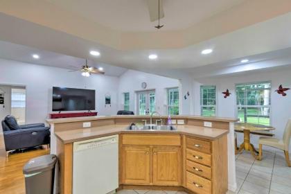 Brooksville Home with Lanai 15 Min to Dtwn! - image 9