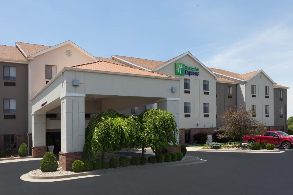 Holiday Inn Express Hotel & Suites Brookville an IHG Hotel - main image