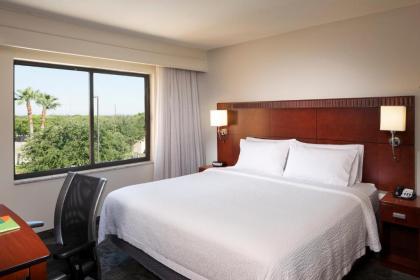 Courtyard by Marriott Brownsville - image 10