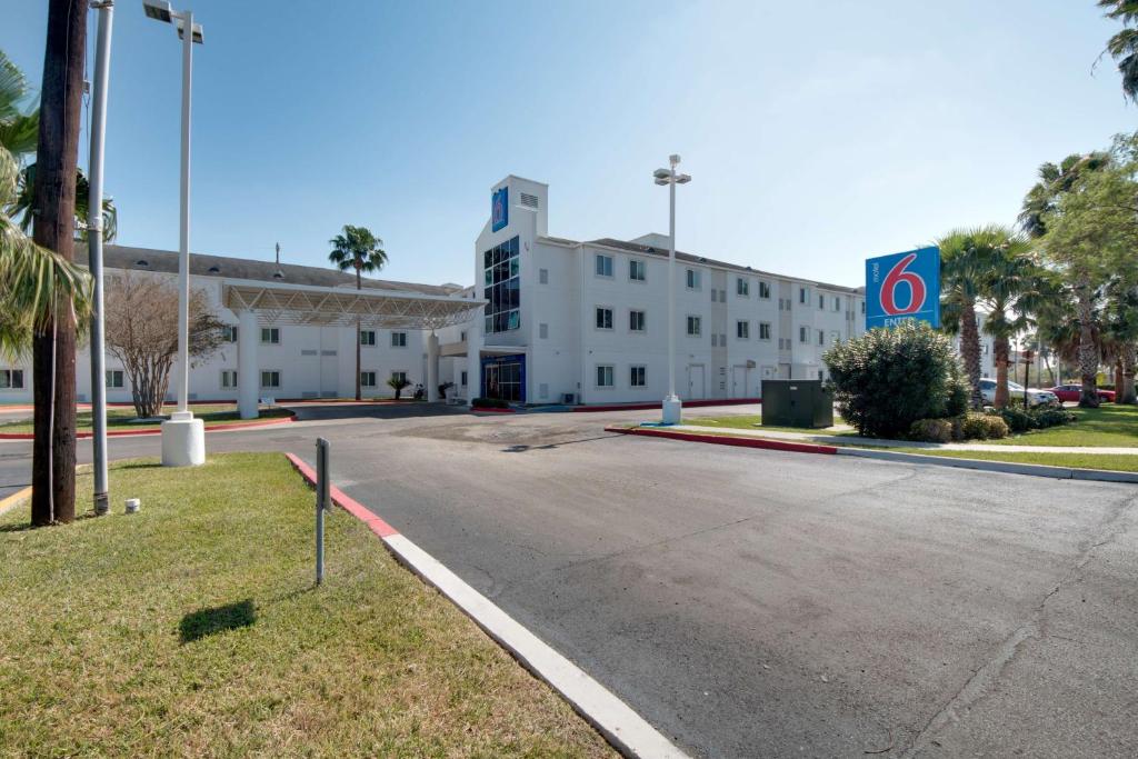 Motel 6-Brownsville TX - image 2