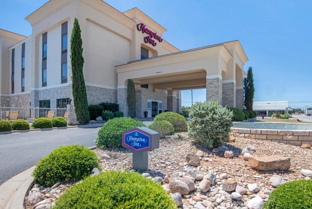 Hampton Inn Brownwood - main image