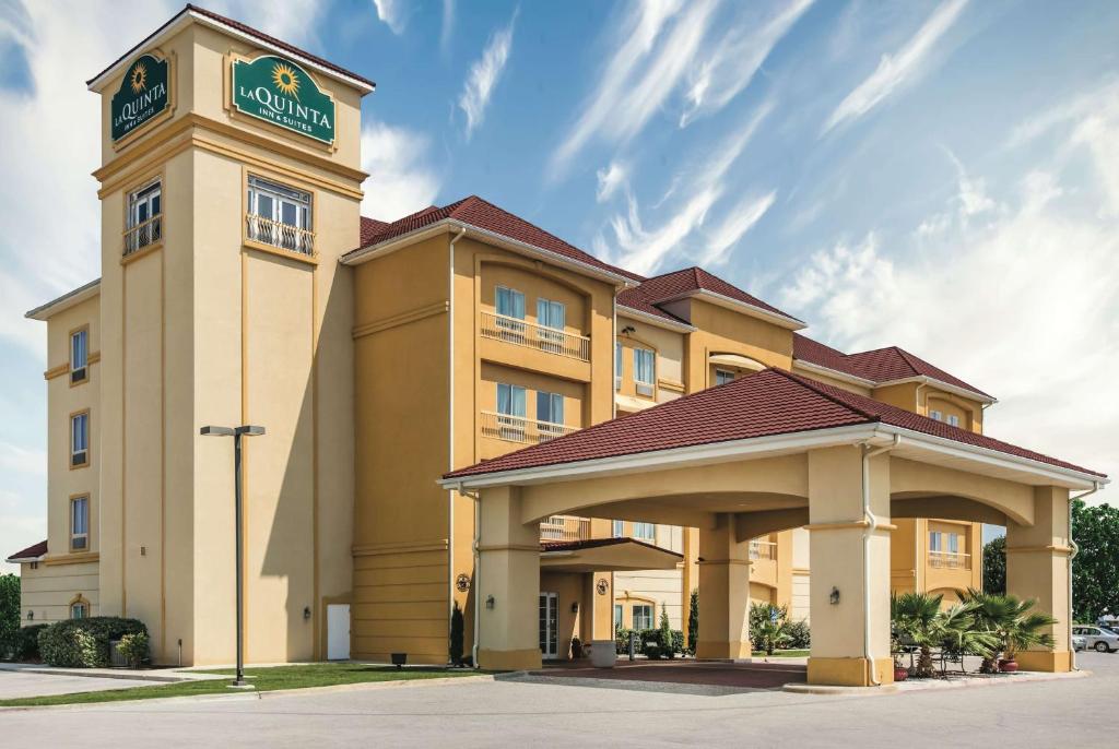 La Quinta Inn & Suites by Wyndham Brownwood - main image