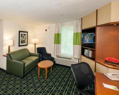Fairfield Inn & Suites by Marriott Brunswick Freeport - image 5