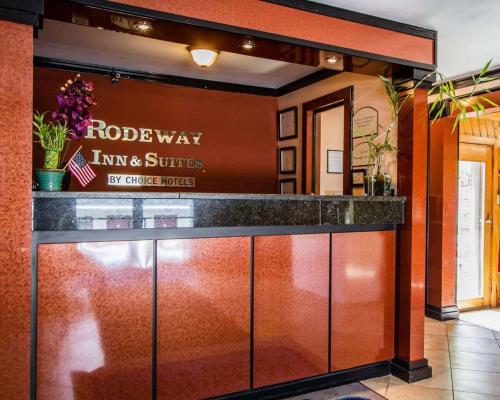 Rodeway Inn & Suites Brunswick near Hwy 1 - image 2