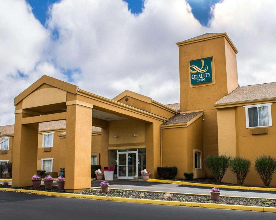 Quality Inn Brunswick Cleveland South - main image