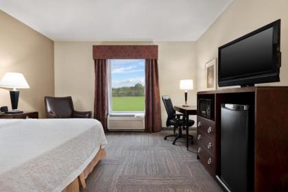 Hampton Inn & Suites Brunswick - image 12