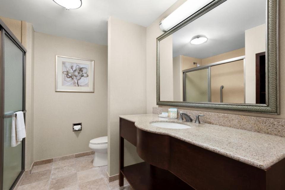 Hampton Inn & Suites Brunswick - image 6